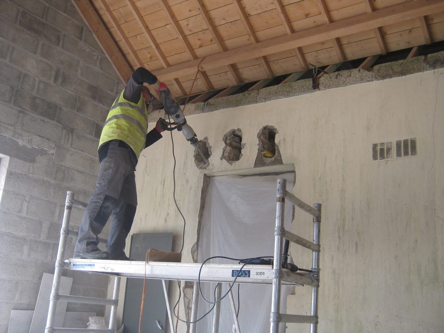 Barn renovation: working on the walls