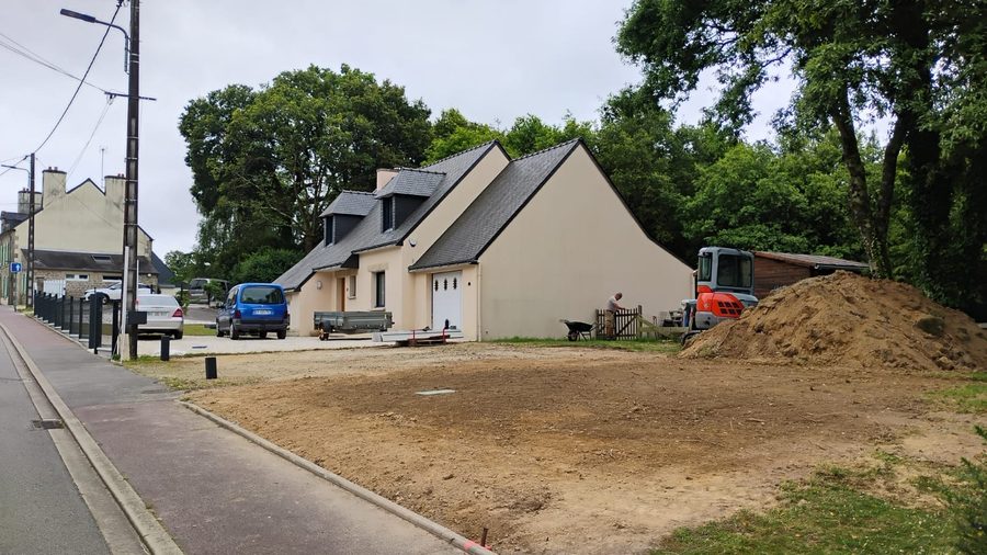 New-build house: bare ground before the driveway
