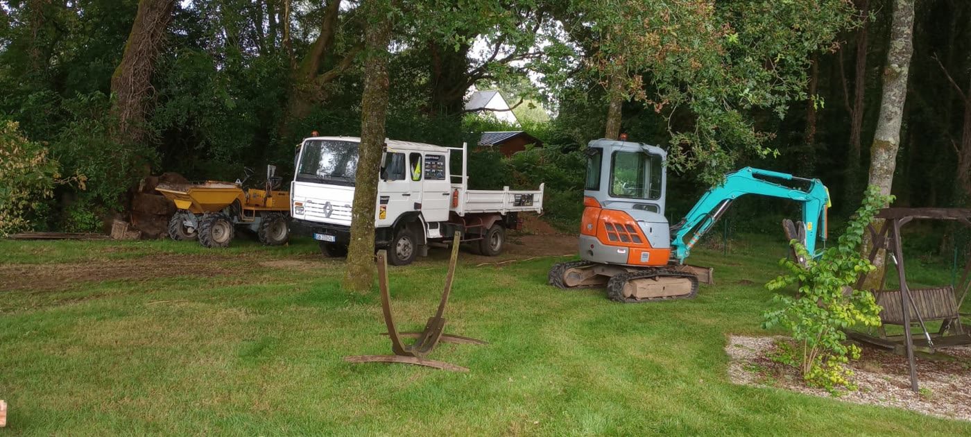 Truck, dumper and digger on a customer's lawn: the Heathcote Terrassement one stop shop.