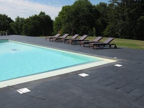Pool surround in slate-effect paving